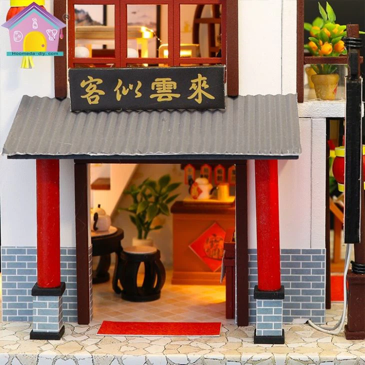 Christmas Doll House