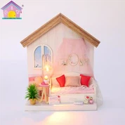 Miniatura casa delle bambole artigianale fai-da-te
